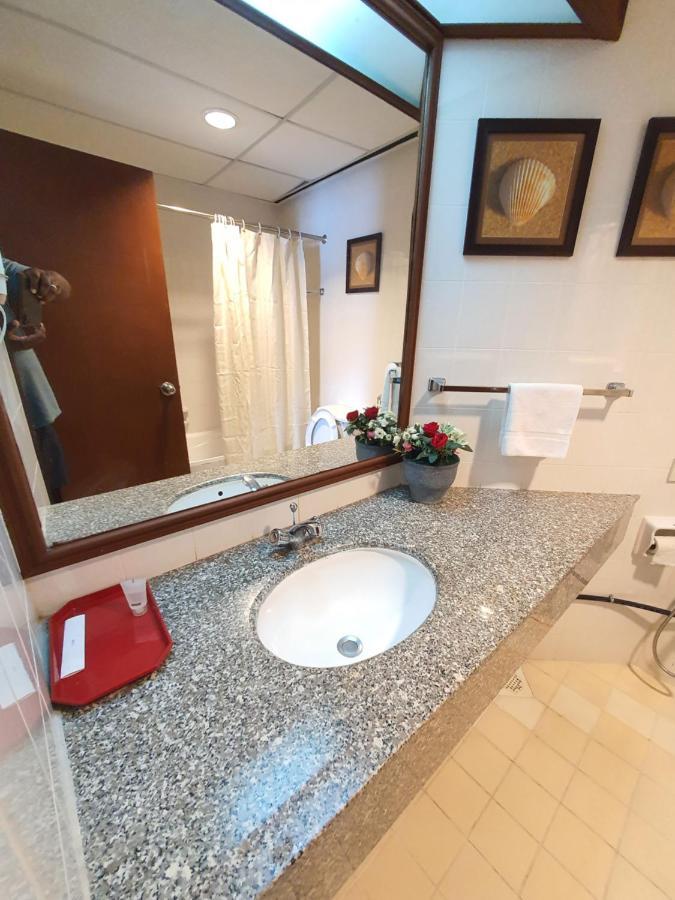 Seaview Deluxe Studio Couples Room S Танджунг-Бунга Экстерьер фото