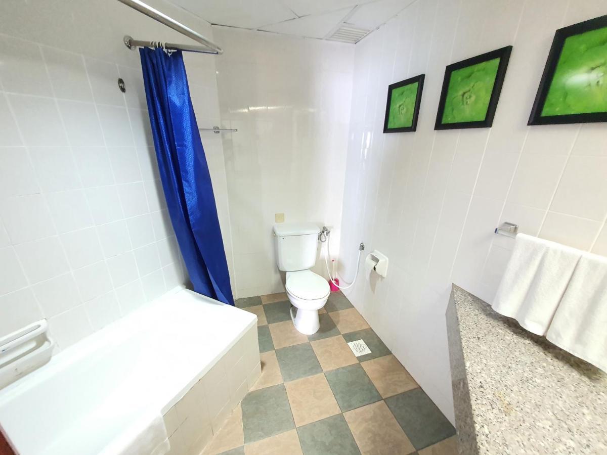 Seaview Deluxe Studio Couples Room S Танджунг-Бунга Экстерьер фото