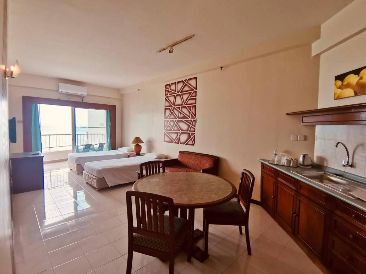 Seaview Deluxe Studio Couples Room S Танджунг-Бунга Экстерьер фото